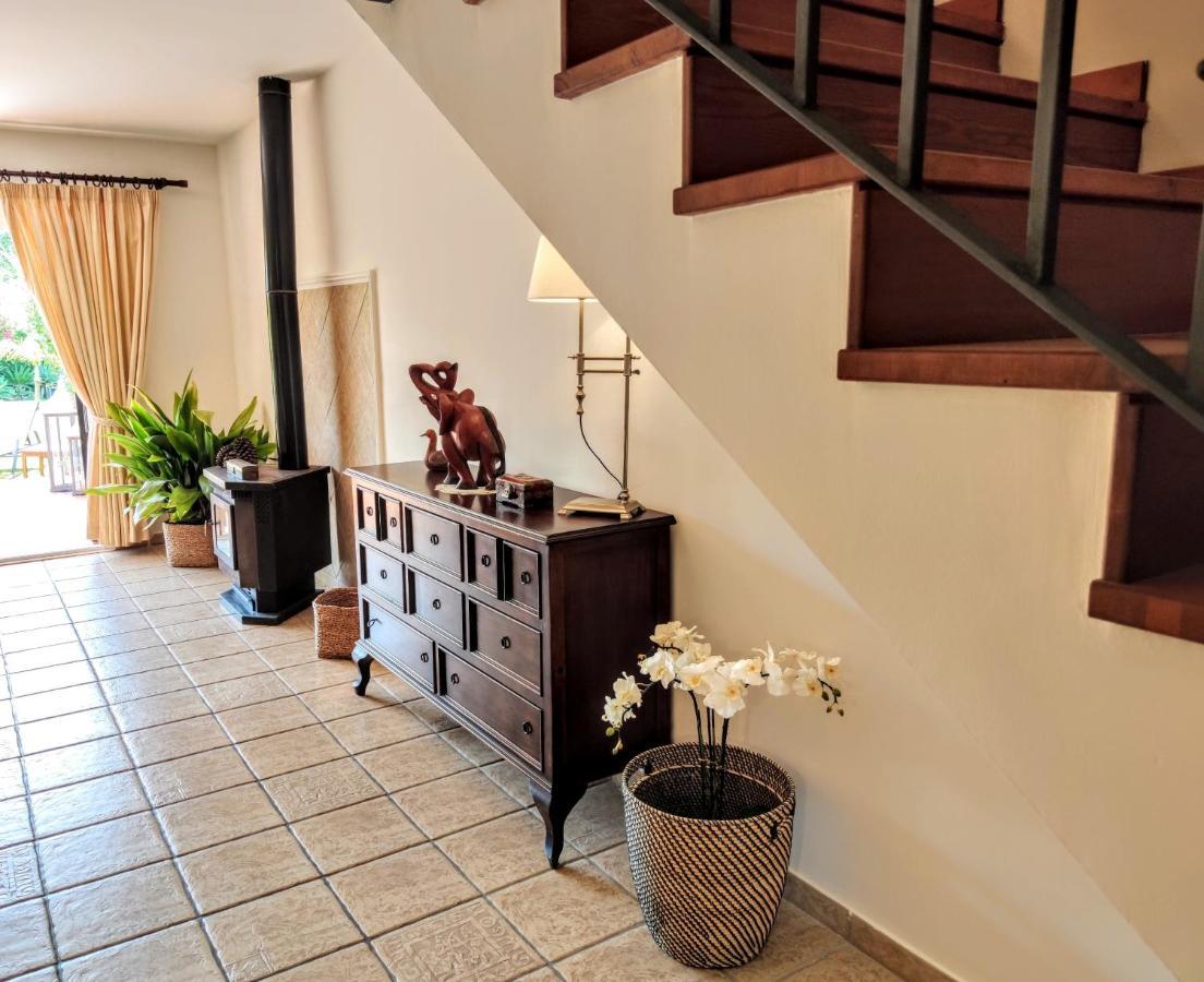 Spacious Beachfront Town House In Estepona With Fully Equipped Kitchen, Pools, Garden, Sea View Exterior foto