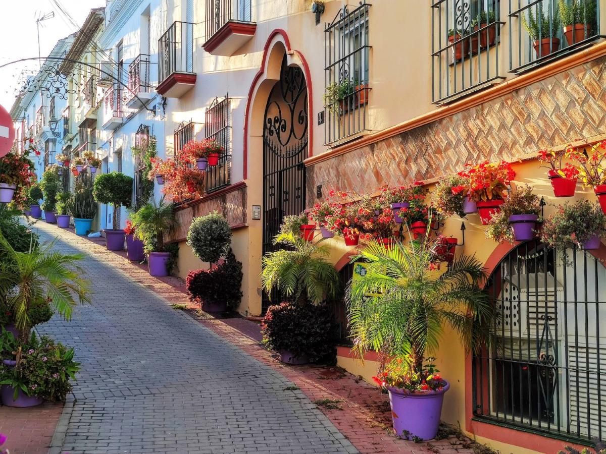 Spacious Beachfront Town House In Estepona With Fully Equipped Kitchen, Pools, Garden, Sea View Exterior foto