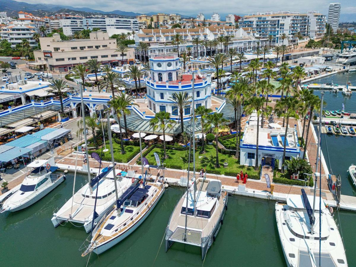 Spacious Beachfront Town House In Estepona With Fully Equipped Kitchen, Pools, Garden, Sea View Exterior foto