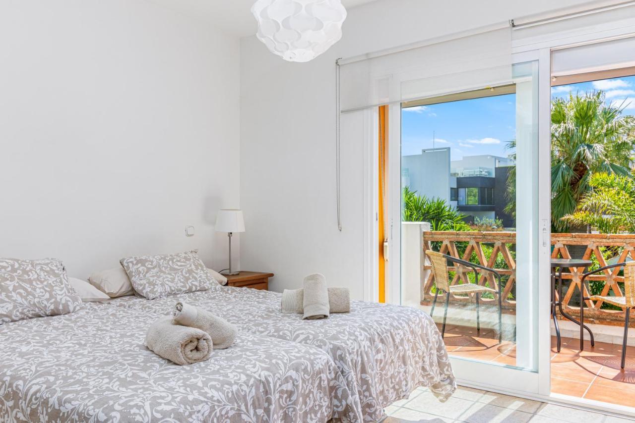 Spacious Beachfront Town House In Estepona With Fully Equipped Kitchen, Pools, Garden, Sea View Exterior foto